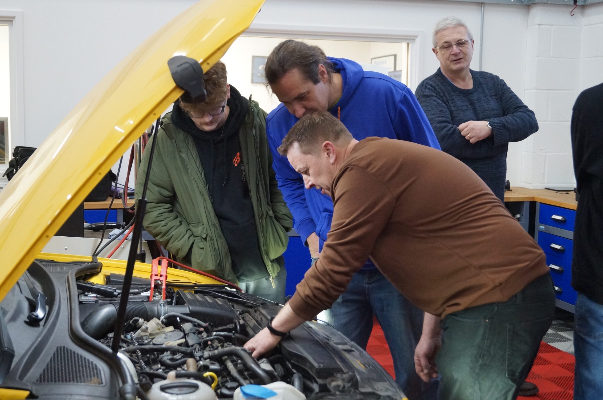technicians hands-on diagnostics